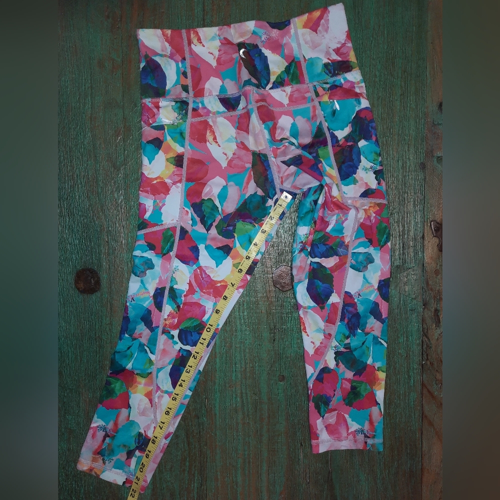 Zyia Active Pink Blue Green Leaf Design Capri Leggings size 6 8, size small EUC - Picture 9 of 9